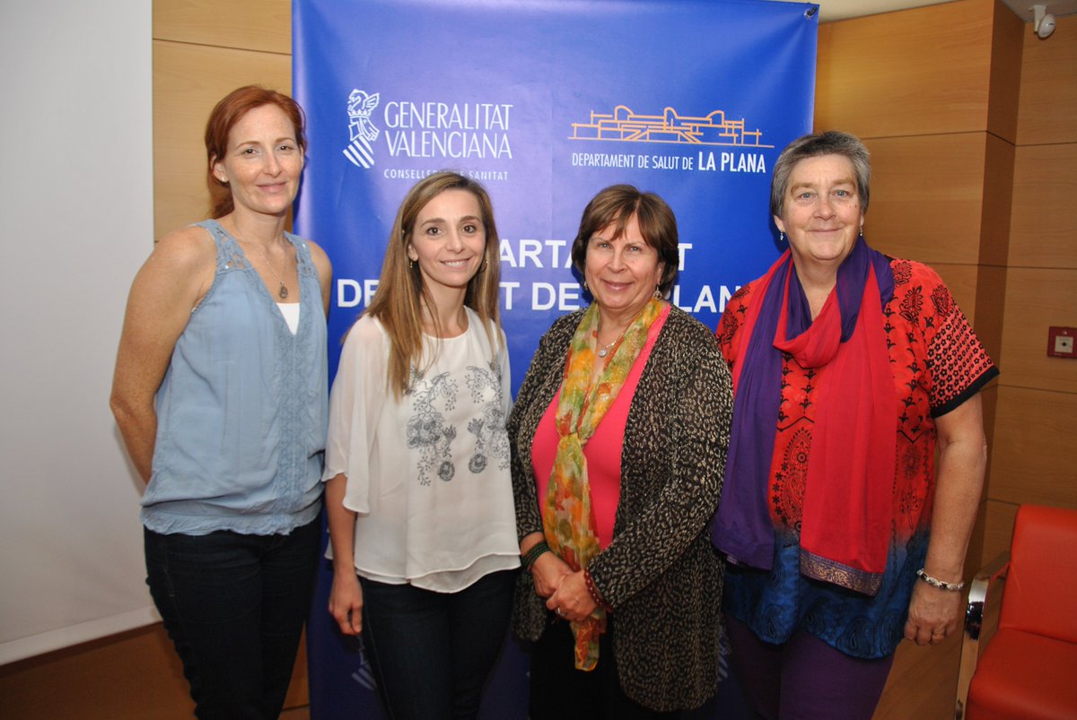GVAlaplana's tweet photo. La supervisora Sole Carregui amb @waterbirth consolidant el part en l'aigua en @GVAlaplana. https://t.co/7YRP6r75MG https://t.co/Jrp48eVqIA