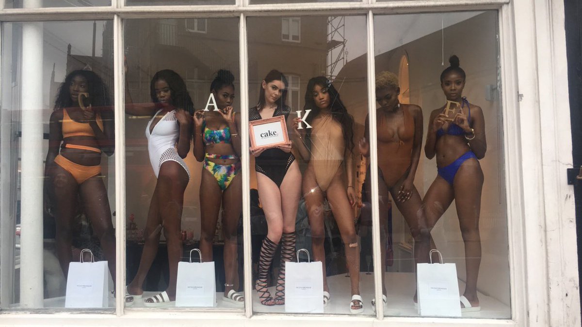 GettWhitIt's tweet photo. #cakeswim @NicoleVOfficial https://t.co/rjra88IcV1