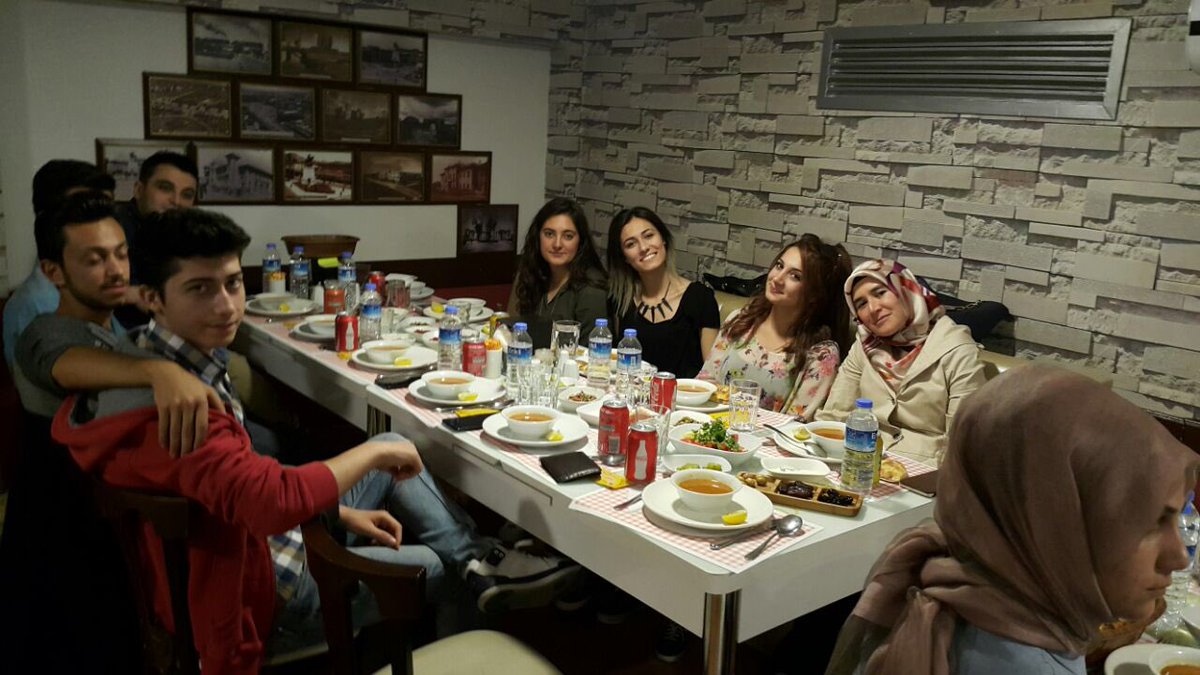 ODY 1 öğrencileri hocaları ile  iftar yemeğinde bir araya geldiler..