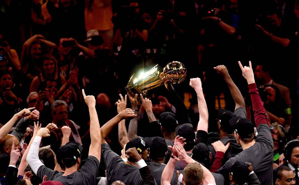 IsouCenterSport's tweet photo. #LeBron cumple su promesa: #Cleveland Cavaliers, campeones de la #NBA https://t.co/eZyAkHnijQ vía @diarioas #basket https://t.co/SYqlpD63UM