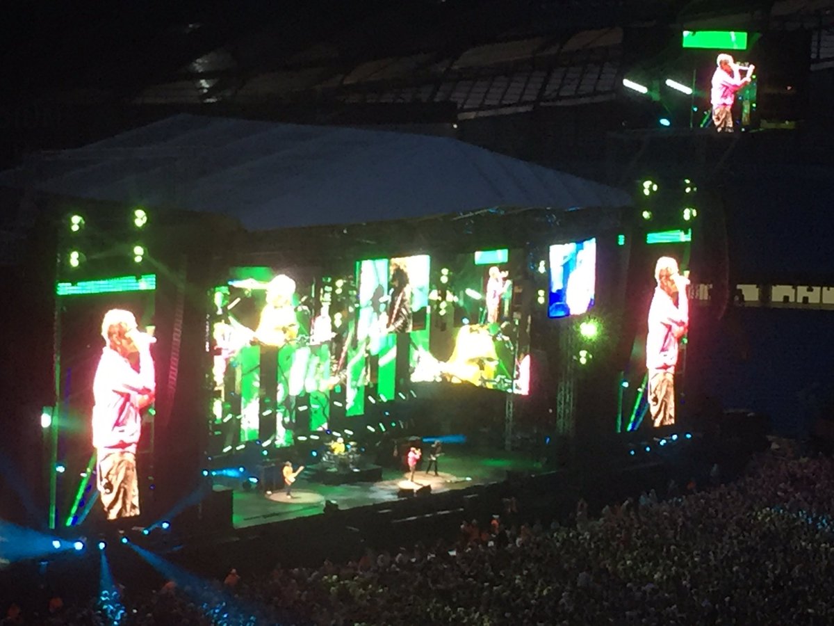 davidthirtle's tweet photo. @thestoneroses @stoneroses  totally amazing!! https://t.co/T0En3oyVkm