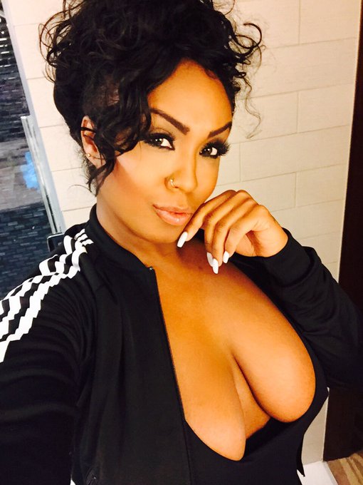 Goodnight babes😘❤️❤️ yes my boobs hang because they are big and natural💋💋💋 https://t.co/bYRLxnK18r<a href="/tag/nophotoshop"class="tags"><span>#nophotoshop</span></a><a href="/tag/sexysaturday"class="tags"><span>#sexysaturday</span></a>