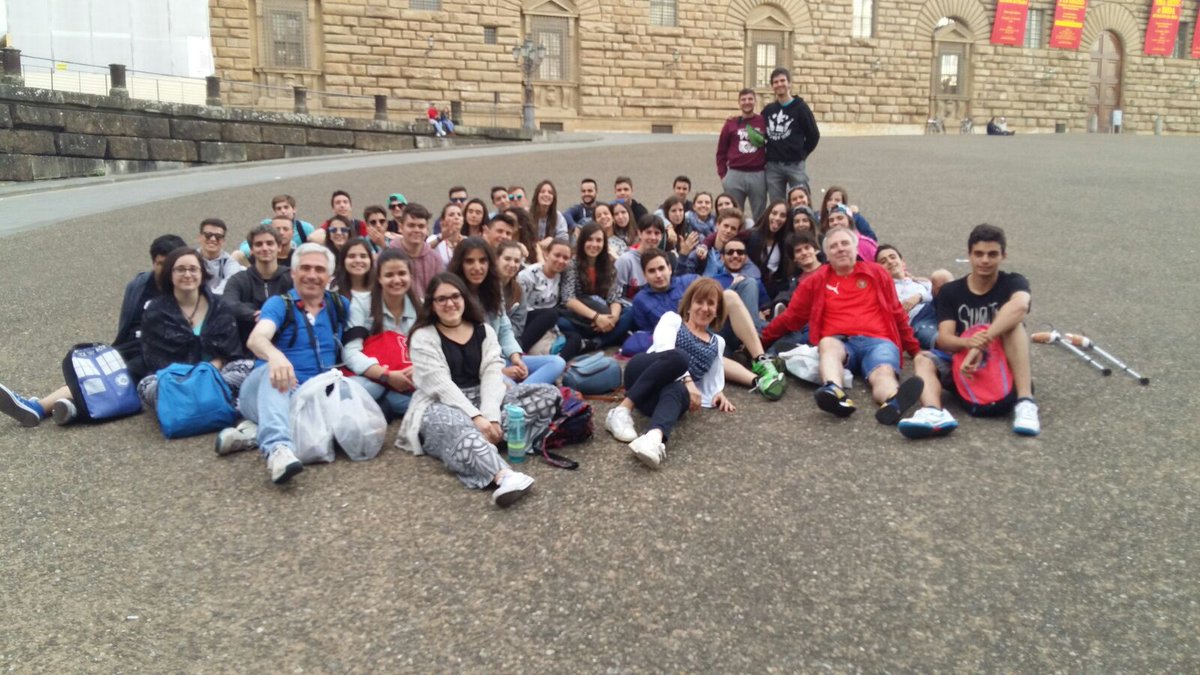 IesPinarOficial's tweet photo. 48 alumnos de Bachillerato y 3 profesores del @IesPinarOficial de viaje de estudios por Italia #CentrosEducacyl https://t.co/ogHA2WBNLR