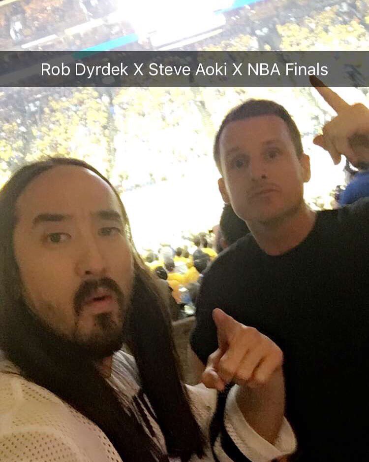 1. When i first got to the game met up w/ @robdyrdek pumped up on the game #nbafinals https://t.co/NCZMvxa97L