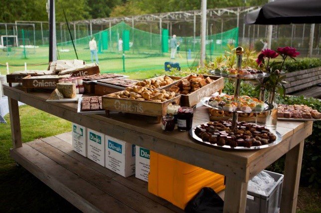 Genieten van cricket, High Tea, Brits eten, drinken en live muziek? Kom naar het #Kampong #Cricket Festival!