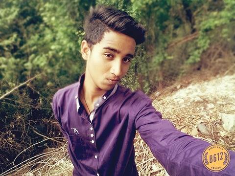 mishra_amit09's tweet photo. I am the selfie lover. And this one is rocking one.. #expressionMatters #StylishSelfie https://t.co/0H1Bbwy0Ne