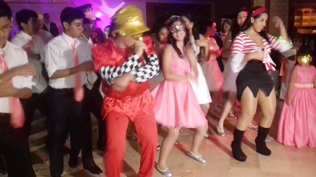 EcuafiestasEc's tweet photo. 🔊#ECUAFIESTAS🎭🎈#TEMÁTICAS #BTL🎭#QUINCEAÑERAS #MATRIMONIOS💑▶#TrajesLED🔦🔋#FIESTAS #HoRaLoCa🎵🎤#Guayaquil WS📲0994900773 https://t.co/3x87JHveI2