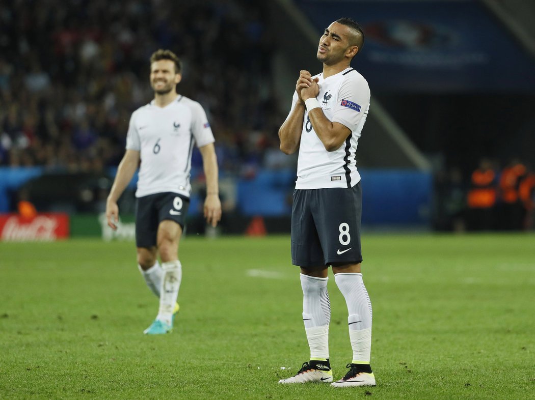 Tellementfoot's tweet photo. Dimitri Payet : « J'aurais pu et j'aurais dû la mettre au fond. Malheureusement, il y a cette barre... » #EURO2016 https://t.co/nEIiqKp0yK