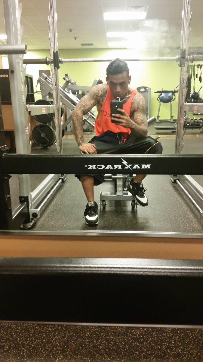 Raeillest's tweet photo. Day 165 !..this one is for you dad !!
Rest in peace 
# GrownManBarz 
#OnDatLean 
#424cardio 
Special workout https://t.co/zCYuEkdtyN