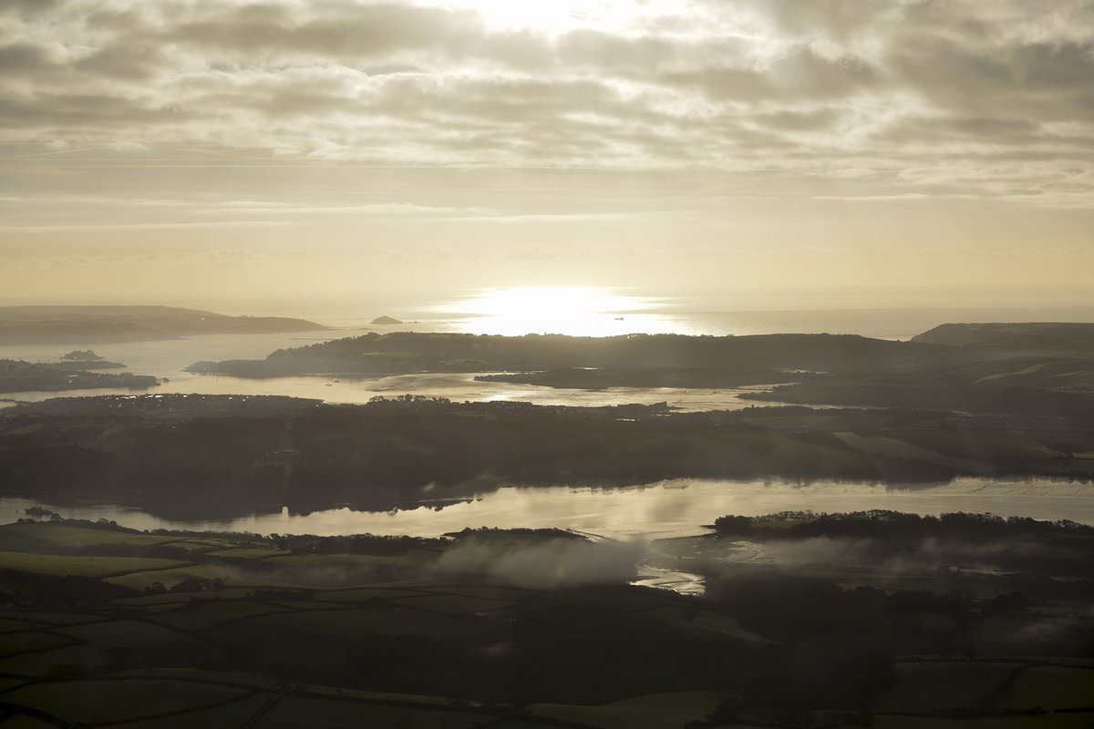 commission_air's tweet photo. Good Morning All #aerialphotography #sunrise #RiverLynher #TheWash #EarlyBird #RiseandShine #MondayMotivation #sunny https://t.co/P0sBXsN8JM