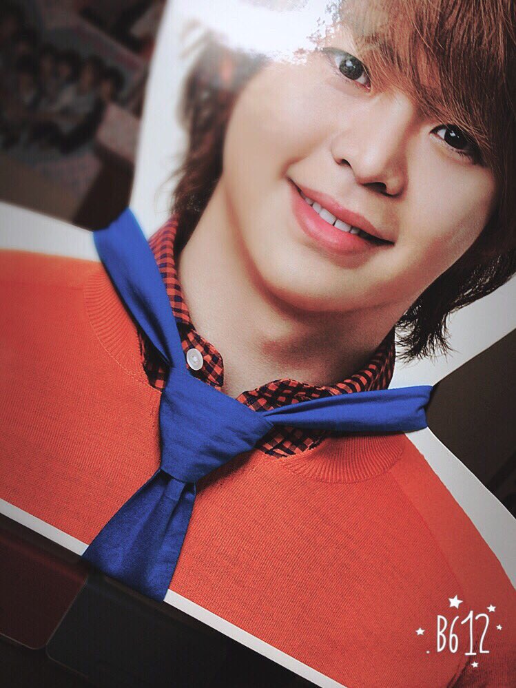 InooKei0622JUMP's tweet photo. JUMPくじのハンガーに体育祭のハチマキ巻いてみた👔😍
結構いい感じ😜✨❤️
長すぎたから後ろで止めてあるよ👯 https://t.co/hHSMGSVQbT