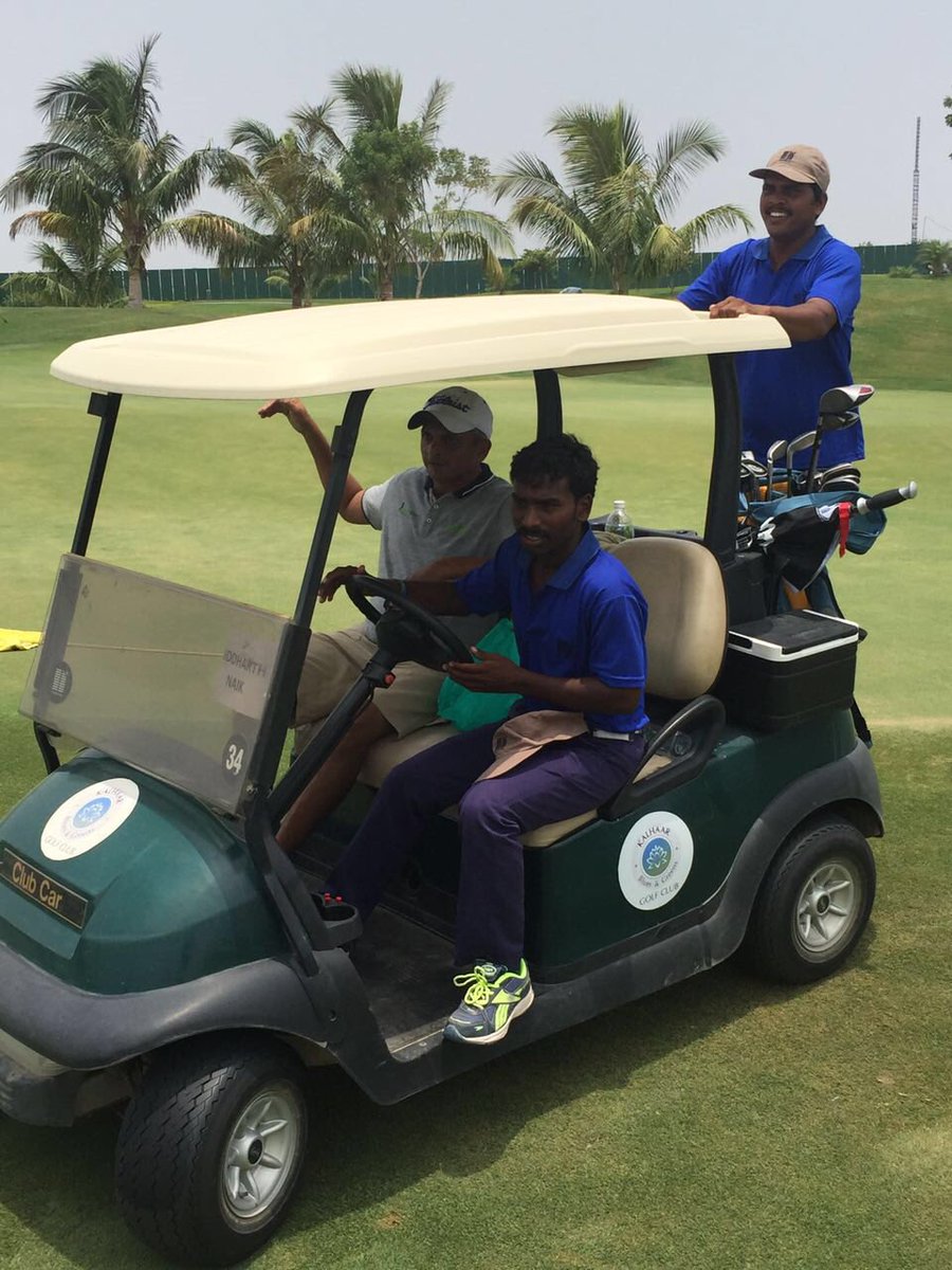 SportASmile's tweet photo. On the move, hydrated and focused. Siddharth Naik &amp; Brijesh Patel have a dozen rounds in the bag. @golfingindian https://t.co/YiIDPEWb5O