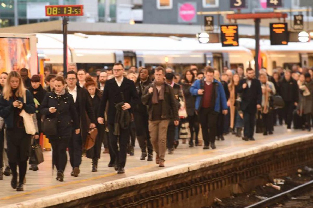 Southern rail strike set to cause travel chaos for London commuters standard.co.uk/news/transport…