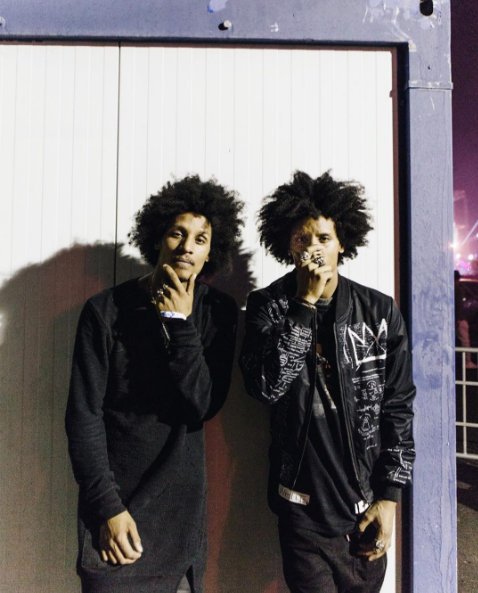 stanina49's tweet photo. @lestwinsoff we see you ! ♥ enjoy #lestwins https://t.co/XkYJm27X5q