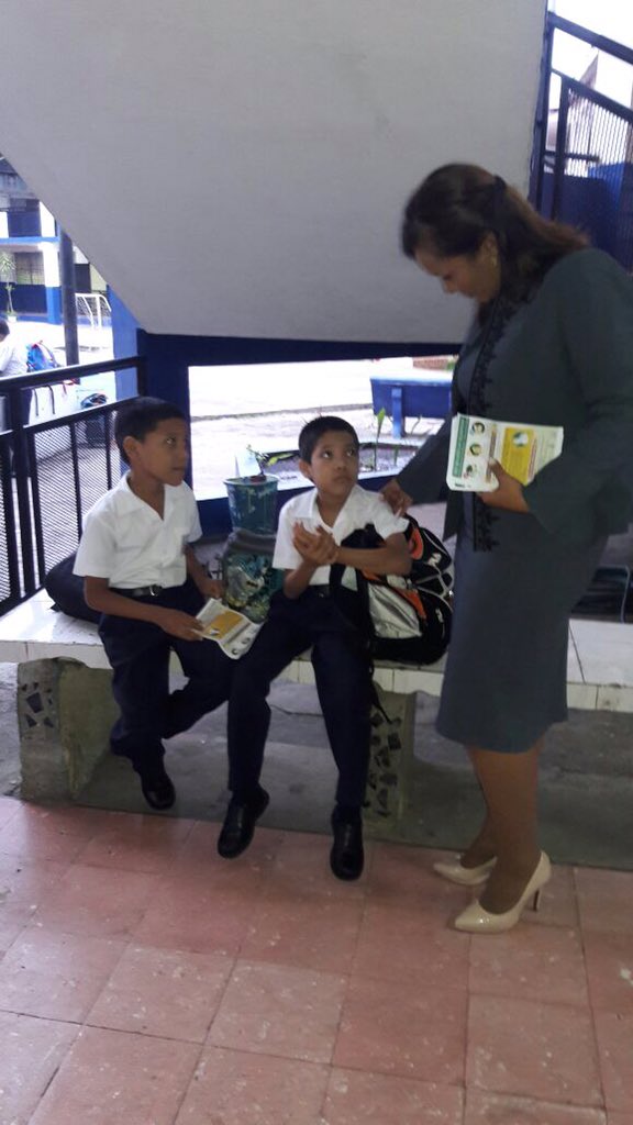 Twitter 上的 IFARHU："Ya estamos en la escuela Federico Escobar de Juan Díaz  en la segunda entrega de #BecaUniversal. https://t.co/3HatKFZO3J" / Twitter