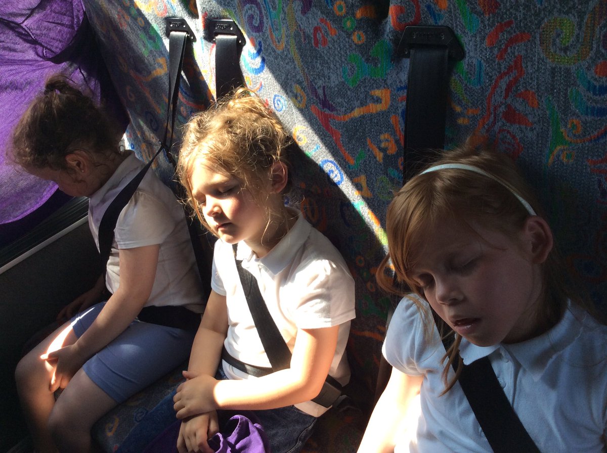 MrsML_Earle's tweet photo. Sleepy children, highway rescue heroes and big cheers for our new bus! So exciting! #1EW @Battyeford @JemmaWatson5 https://t.co/WwqjTG8iFI