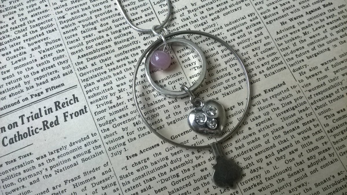AlwaysnBlossom's tweet photo. pink heart optical lens pendant necklace steampunk victo… https://t.co/cLrnPUoXRw #KikisCollections #UpcycledArtwork https://t.co/Q8kvFr7iCv