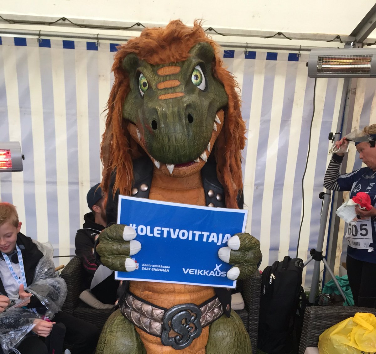 Kiitos #Pihano lämmittimistä! Niiden avulla Jukolatiimi ja #Hevisaurus'kin tarkeni läpi pimeän ja kostean yön!