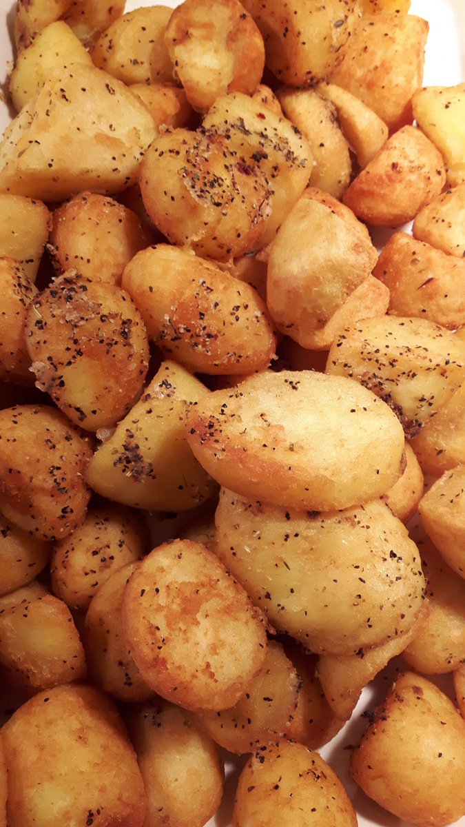 NicoleAtWorkFM's tweet photo. Thank you Suman for planning &amp; producing great food today 👌 #MondayRoast #PeoplePleasing https://t.co/nemVAQJvSn