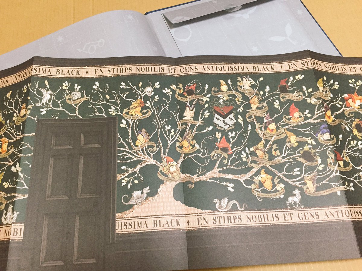 Twitter पर 7 ハリー ポッター魔法グッズ大図鑑 の英語版届きました 内容が色々凄いです 今回の特典ですけどブラック家の家系図でした この特典 日本語版では付かないのです 今まで発行された日本語版は一切付いてませんので欲しい方は英語版をどうぞ