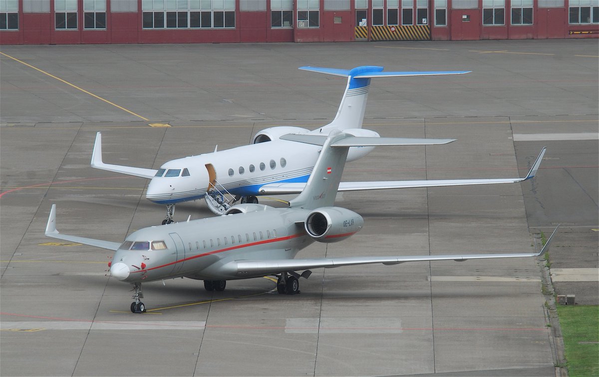 From Sports Cars to Helicopters: How Our Favorite Celebs Travel dlvr.it/Lc5jbP