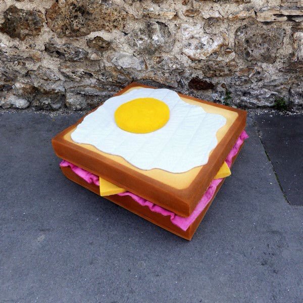 prettytalking's tweet photo. In Paris, discarded mattresses are transformed into wonderful food sculptures https://t.co/uWiIQklj0w https://t.co/WdkpBRqtRB