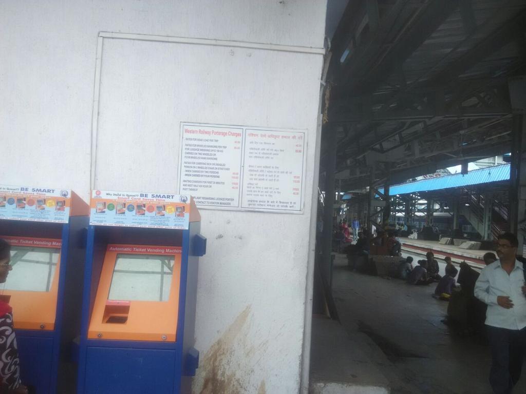 acmbctwr's tweet photo. @Jago_Bharati @srdombct @WesternRly @drmbct @Gmwrly display of porterage charges at borivali stn https://t.co/pnWQfZy4eX