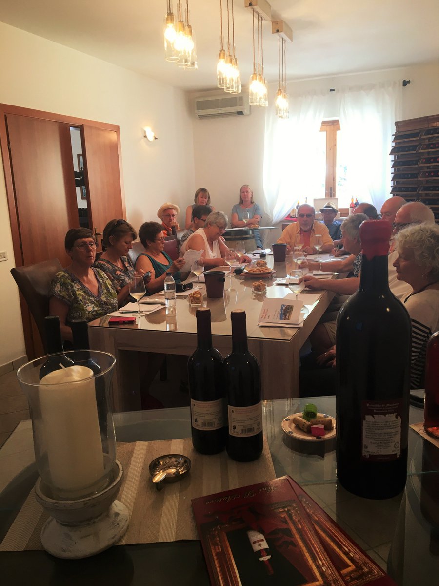 Oggi un gruppo di turisti inglesi ha visitato la cantina e degustato il nostro #PrimitivodiManduria <a href="/SolopertoVini/">Cantine Soloperto</a>