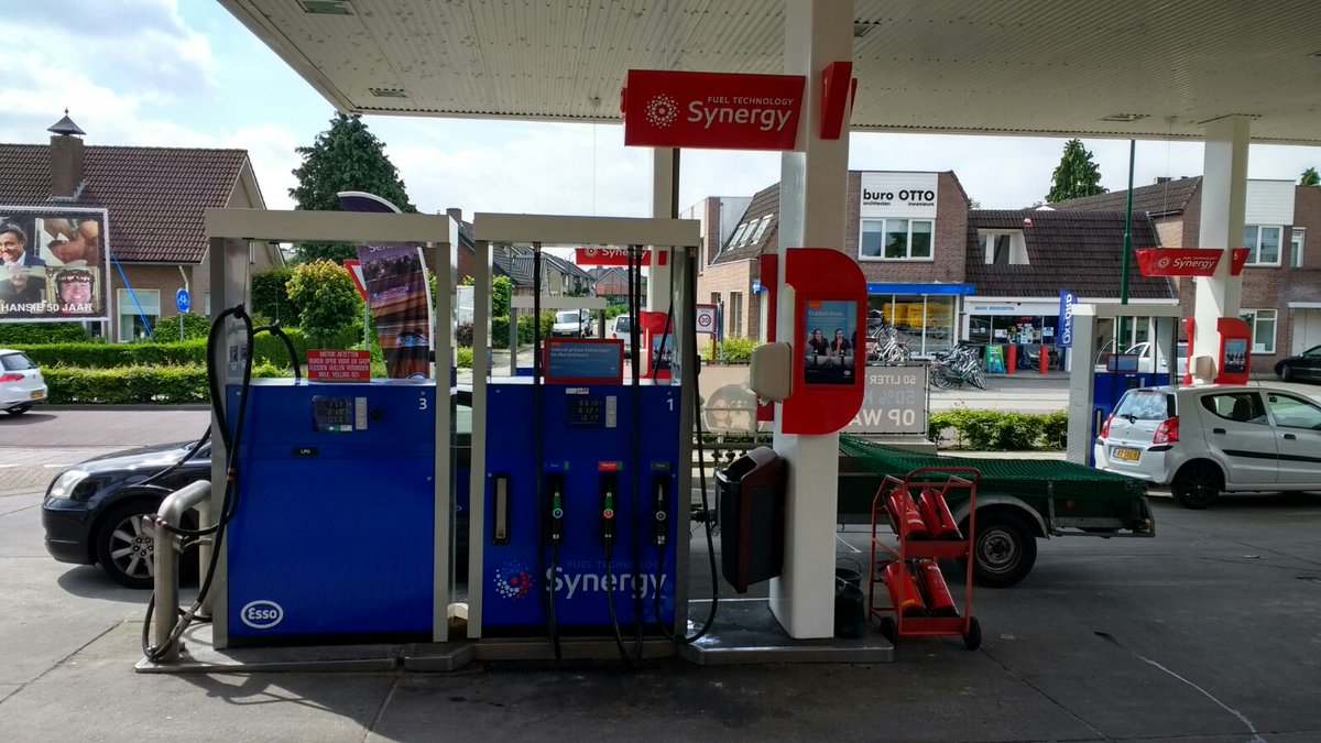 HanexNL's tweet photo. Esso Hanex Berghem heeft een metamorfose ondergaan en is nu in stijl van Esso Synergy. Mooi hé?! #synergy #esso https://t.co/Q23bcyhSeX