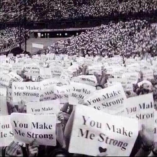 5Boys1DSource's tweet photo. On est d'accord que les projets étaient réussi ! Qui était là pour voir ça ? 😊 #2YearsOfWWATParis https://t.co/svMCpf8b2n