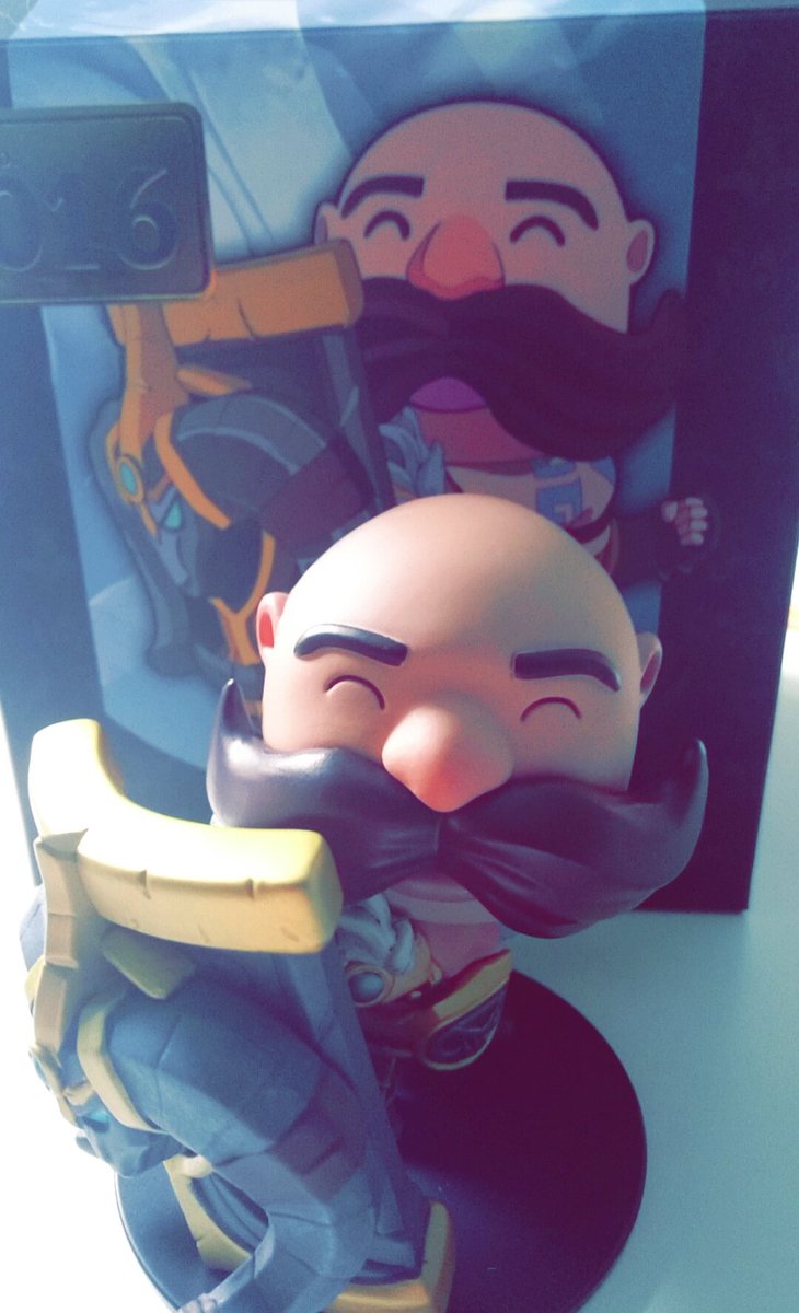 Awesome 😍💕 @LeagueOfLegends #lolmerch