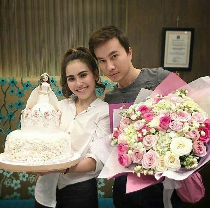 BuddyFinru's tweet photo. @aytingnew92 dapett surprise dari kocand 😍❤❤🎂🎇🎉🎉 https://t.co/tH74qJ4eYd
