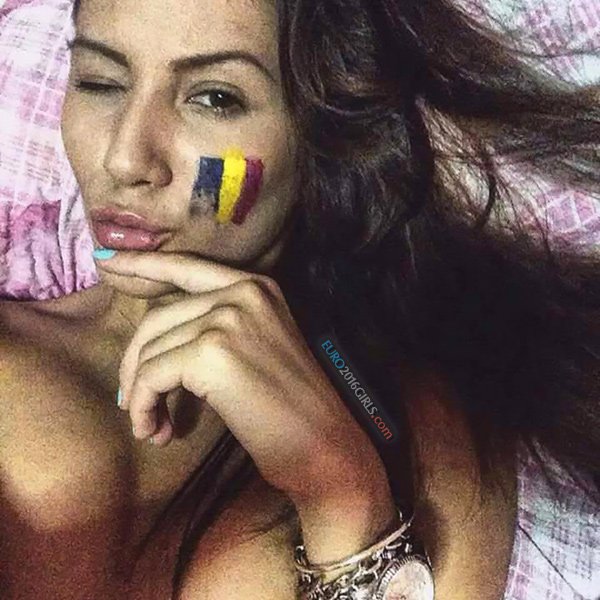 EURO16Girls's tweet photo. Yep, Romanian fans did better than romanian footballers: https://t.co/aIsAMQ07bg #ROM #EURO2016 #ROMALB #girls https://t.co/BEUTOd1yKT
