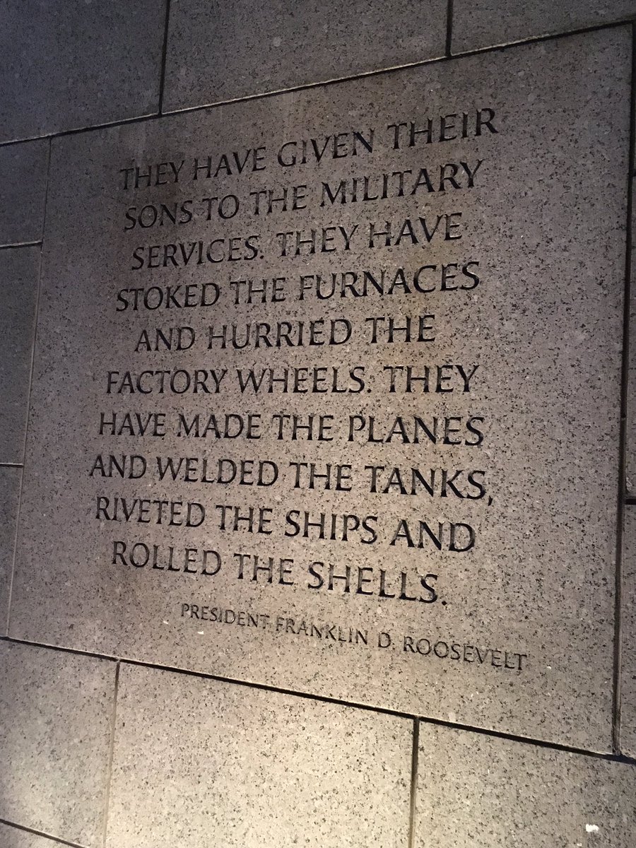 msms_sailors's tweet photo. WWII Memorial last night.  Amazing! #msmspride #MSMSDC2016 https://t.co/VL3iU9U2Vy