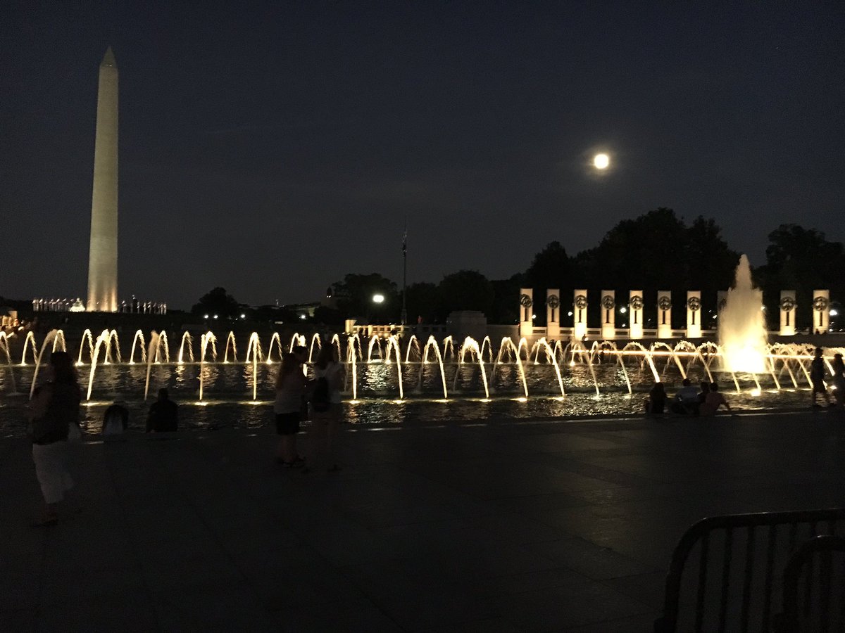 msms_sailors's tweet photo. WWII Memorial last night.  Amazing! #msmspride #MSMSDC2016 https://t.co/VL3iU9U2Vy