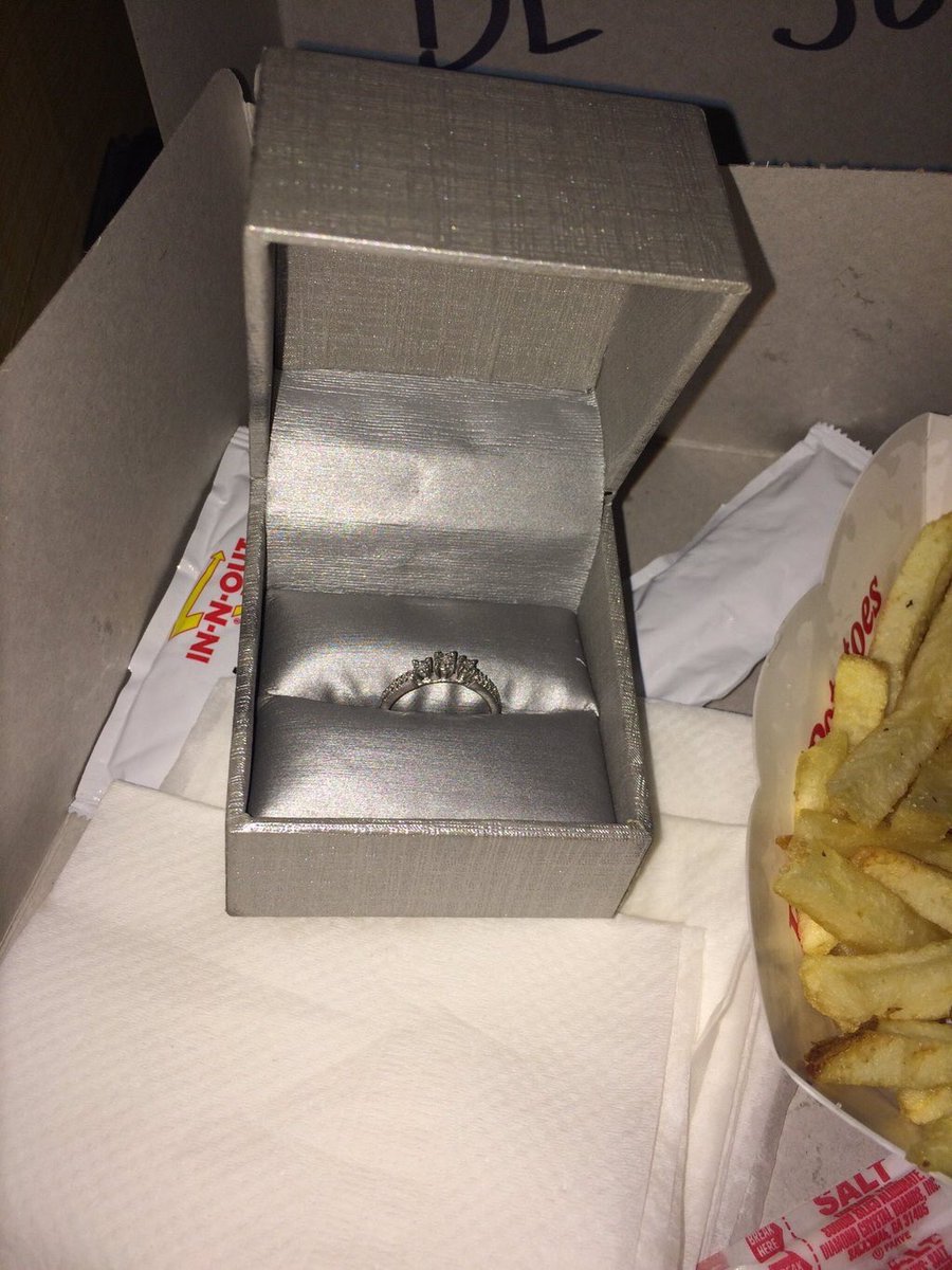 Promposals! tweet media