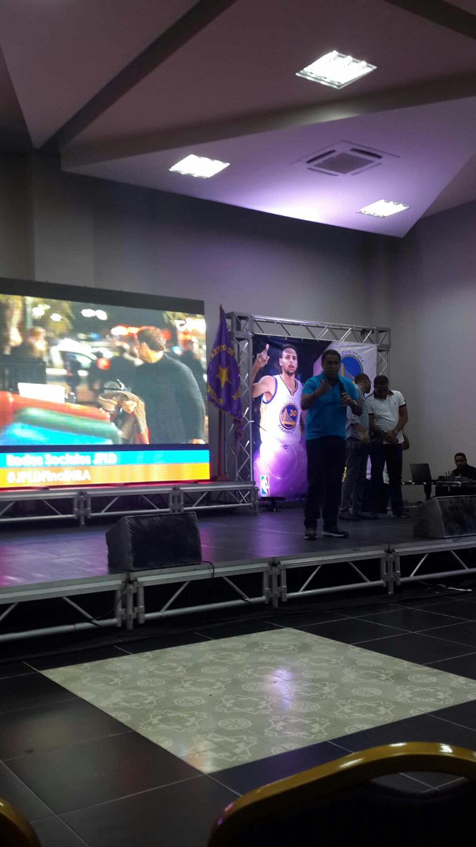 PLDenlinea's tweet photo. A casa llena jóvenes peledeistas disfrutaron de un choque de calidad del baloncesto profesional. #JPLDFinalNBA https://t.co/dShC9t8j79