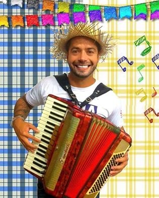manasses_igor's tweet photo. 🎶🔥🌽Pula a fogueira Iaiá, 
 pula a fogueira Ioiô.🎶🔥🌽
Curtam mas não esqueçam de ter atenção com as nossas crianças!!! https://t.co/ivXZDQBhBz