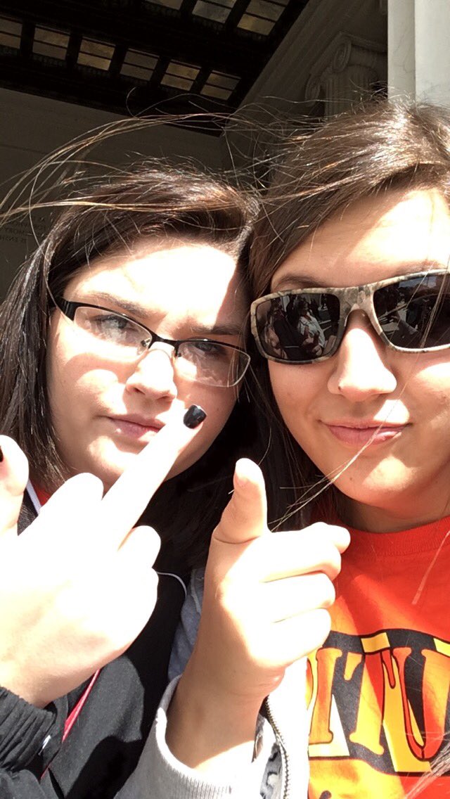 C16Hannah's tweet photo. Throwback to senior trip because I've cried all morning I miss it so bad & miss my ju π #Classof2016 #describesus https://t.co/GvKJUWPZYZ
