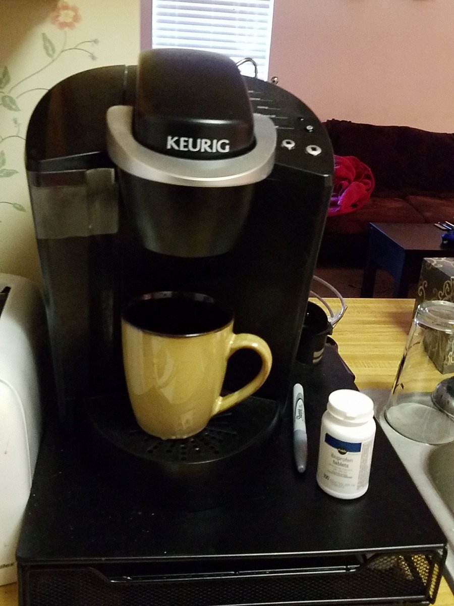 Isonosden's tweet photo. RIP coffee maker you did so well for 4 years. It cobalt l finally kicked the bucket. #nocoffeforyou #deadmachine https://t.co/IqRTCnVt9L