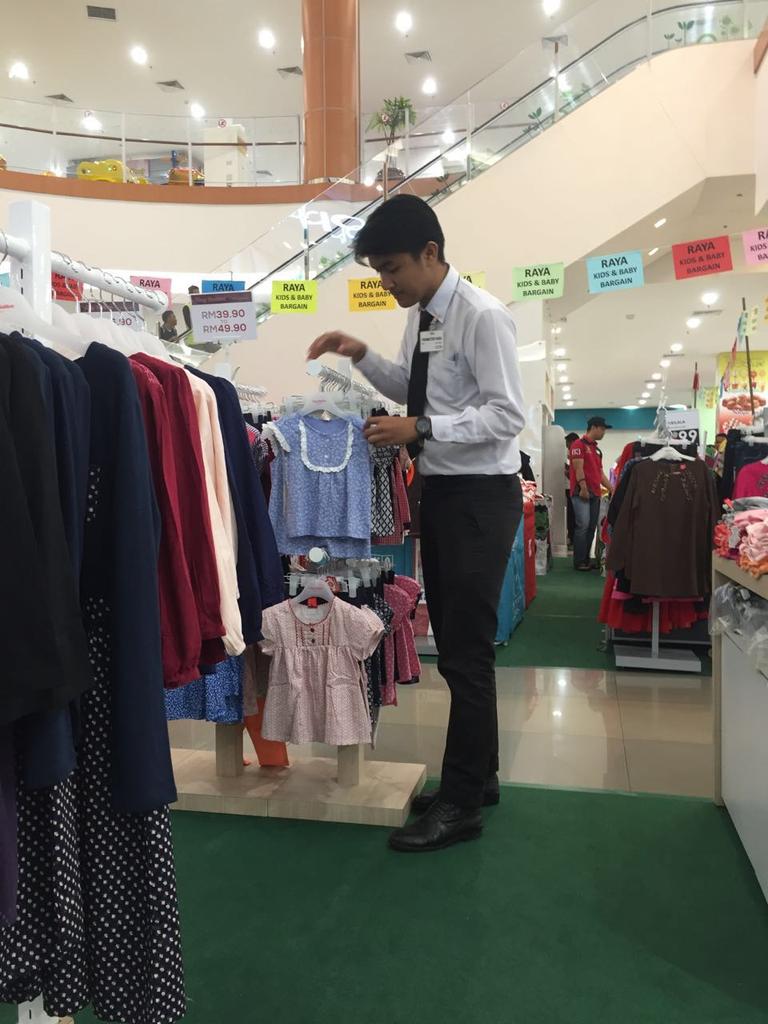 irfannzeloo's tweet photo. Kerja yang membuat perasaan ingin kahwin dan memiliki anak sendiri semakin membuak buak . #TinyButton #BabyBargains https://t.co/DqfcqHdynK