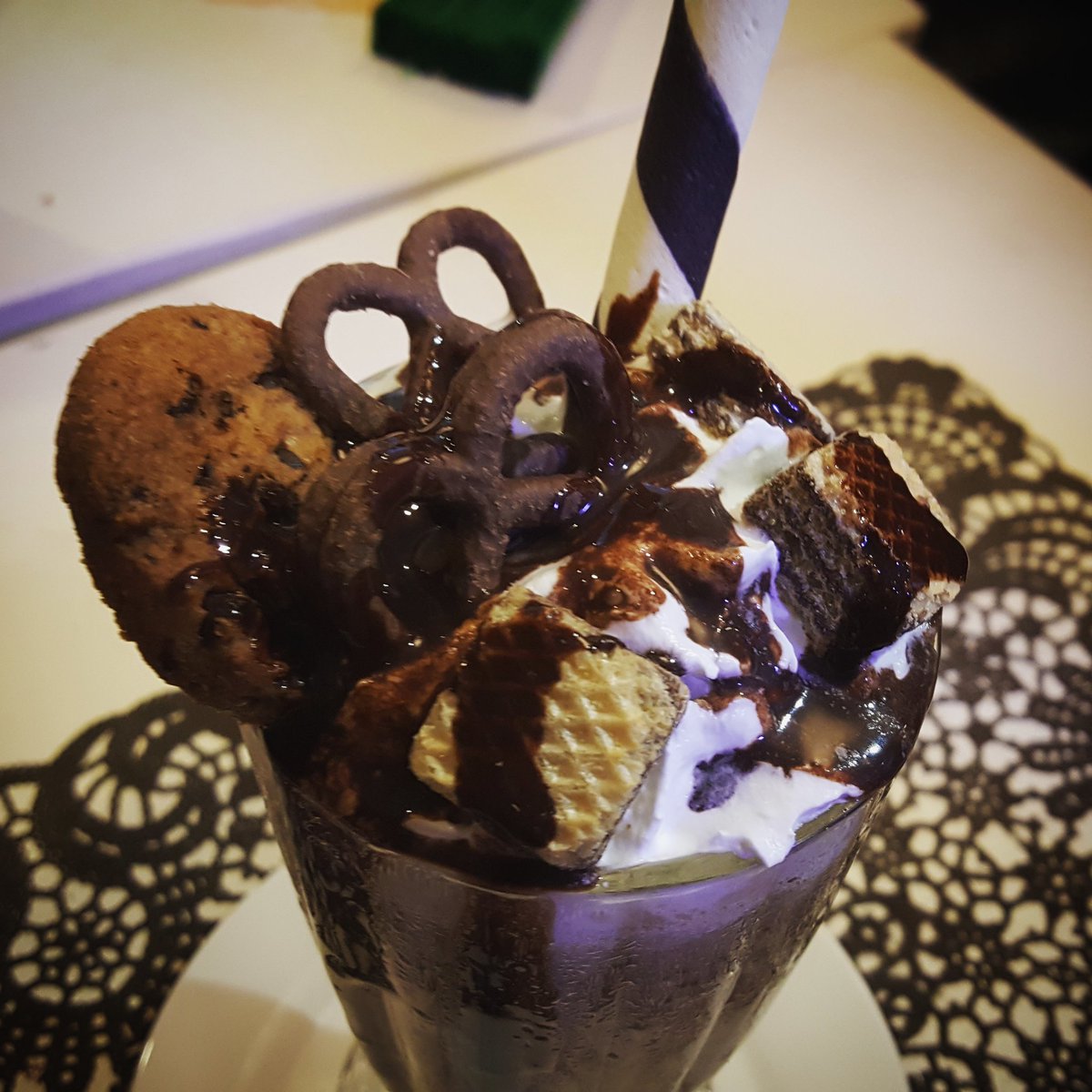 rubzonline's tweet photo. #EatsGoodToWander for a Java Chip Sugar Rush #MilkShakeOverload from #SweetCraftsCafe Located at Hayes St. #CDO https://t.co/mfePe88cxI