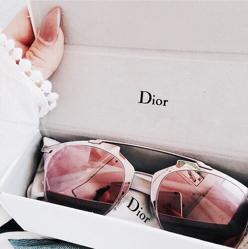 Nudeboard's tweet image. This color is everything 💋