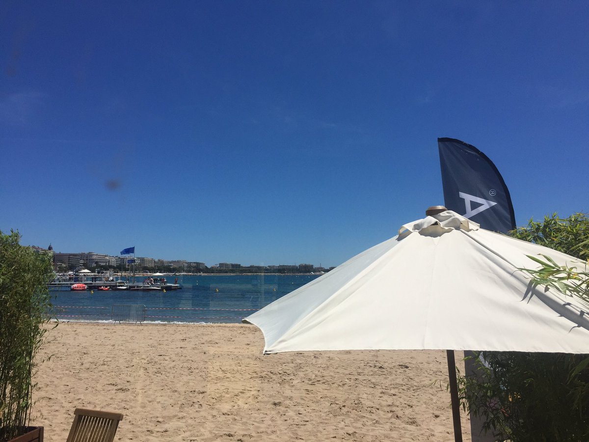 Lot's tweet photo. Kicking off... #cognitivecreativity #CannesLions #iX #IBM https://t.co/uH089KGrqc