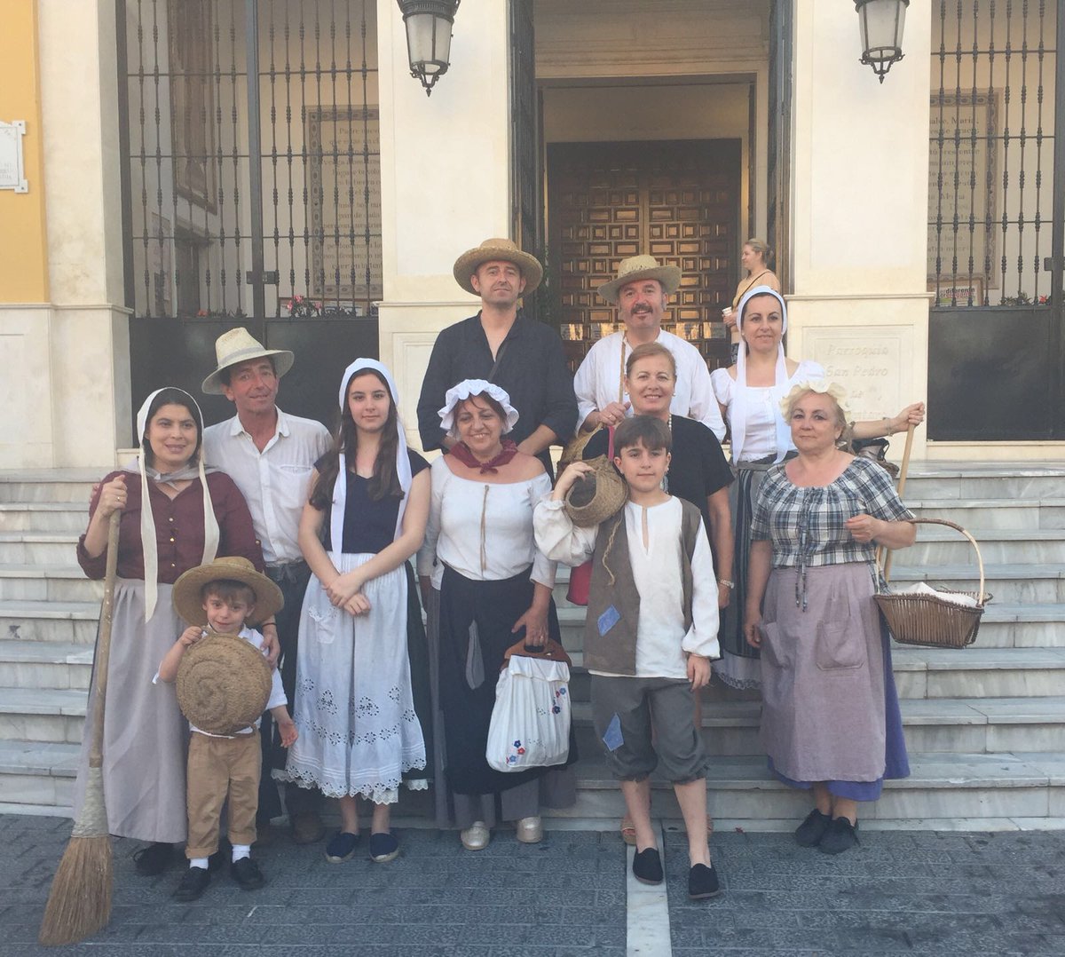 TenenciaSPA's tweet photo. #MercadoColono reunió a numerosos vecinos y visitantes alrededor de la historia del #MarquésDuero #SanPedroAlcántara https://t.co/FVqLI6Ip7v