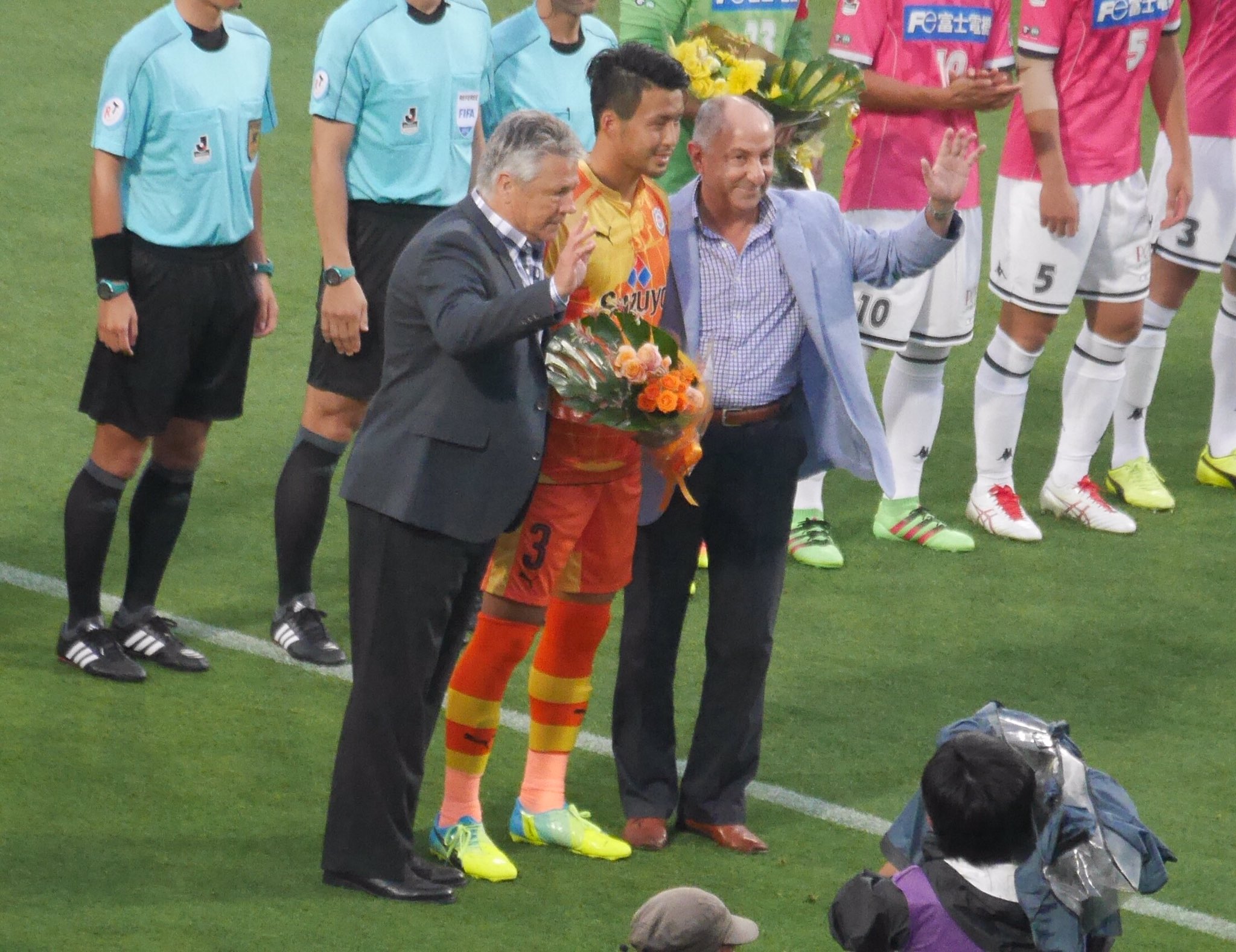 ひろりすた على تويتر 16 6 19 Iaiスタジアム日本平 清水エスパルスvsジェフユナイテッド千葉 オズワルド アルディレス 96 98 スティーブ ペリマン 99 00 の元監督から両キャプテンへ花束贈呈 ひろりすた على تويتر 16 6 19 Iaiスタジアム日本平 清水エスパルスvsジェフユナイテッド千葉 オズワルド アルディレス 96 98 スティーブ ペリマン 99 00 の元監督から両キャプテンへ花束贈呈