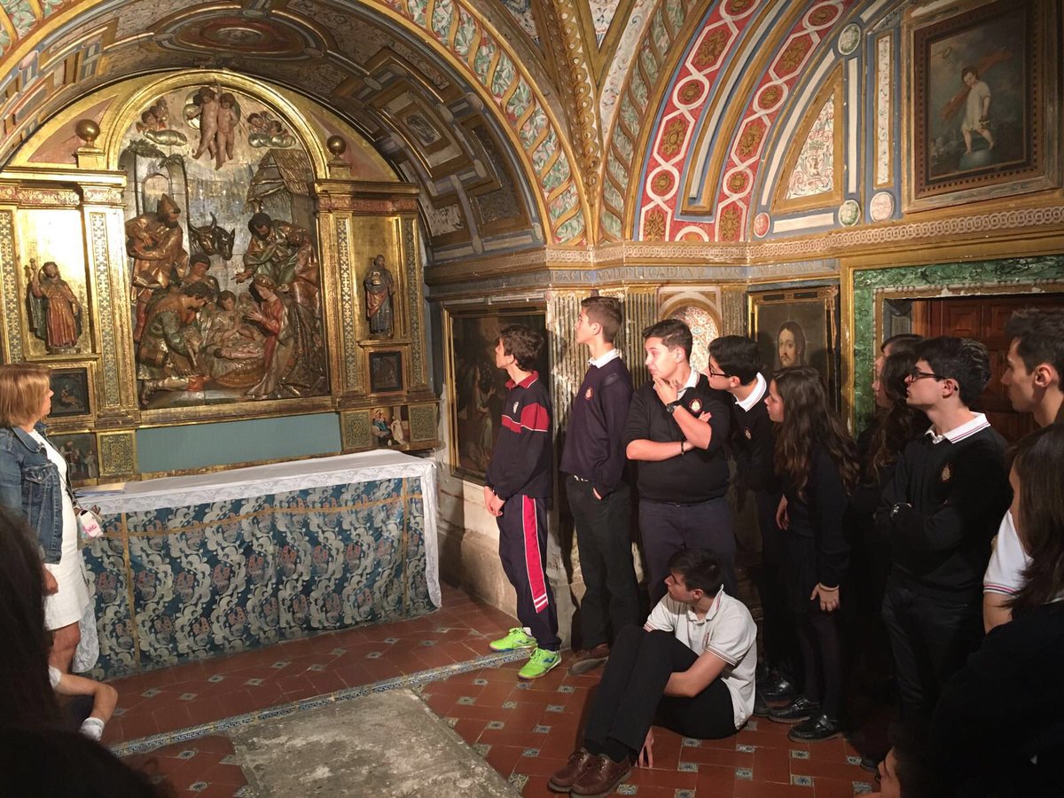 HuelgasReales's tweet photo. Los alumnos de 4º de ESO visitan el monasterio.
Se despiden de todos los rincones de su colegio. https://t.co/gPYh2NOvfa