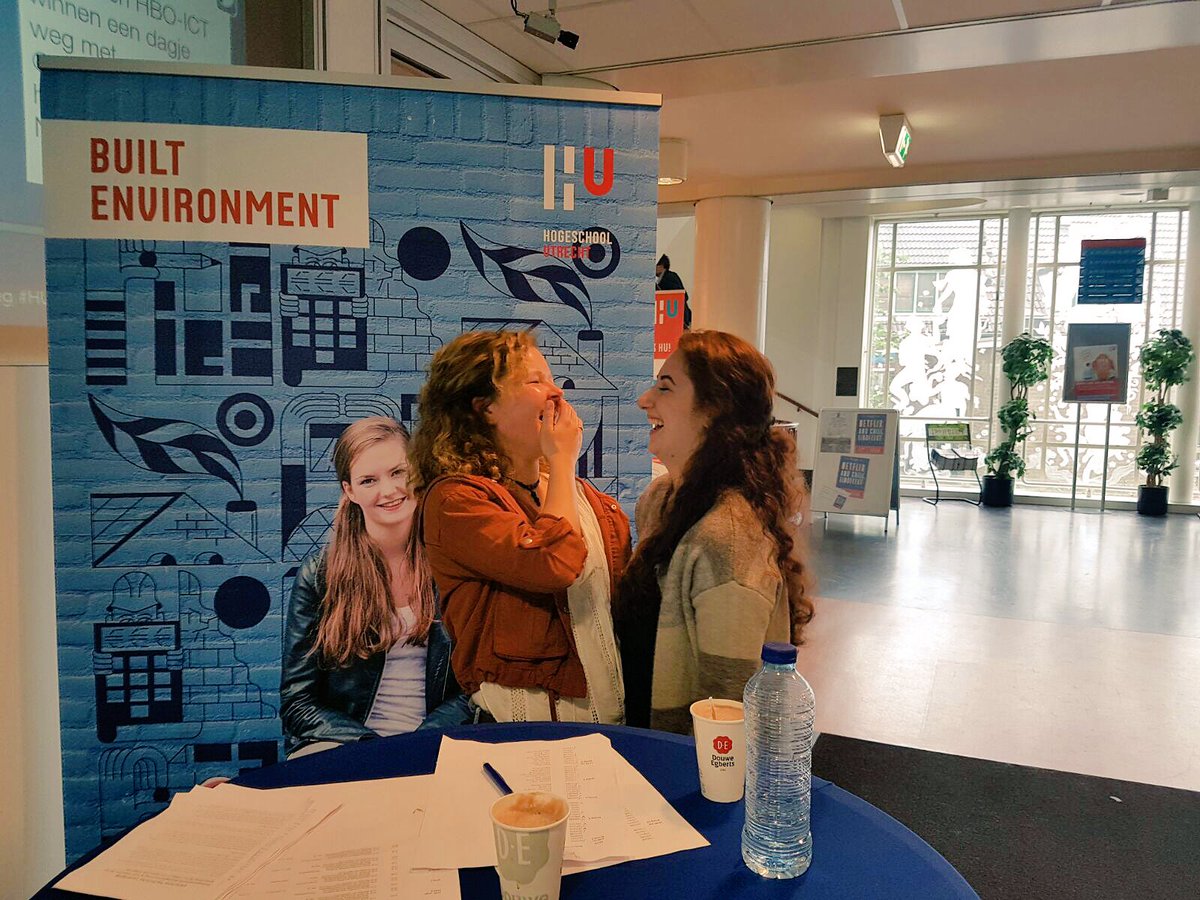 CF_HU's tweet photo. Er wordt gelachen bij de matchingsdag van Built Environment @HU_Utrecht #HUmatching https://t.co/OdBshWZoOw