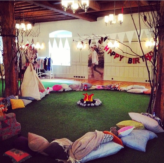 HRP_Events's tweet photo. Jade Gentry from #TeamTower loved running this #ColourfulEvent, with all the colours of a Campfire brought indoors! https://t.co/wpfg6HJPew