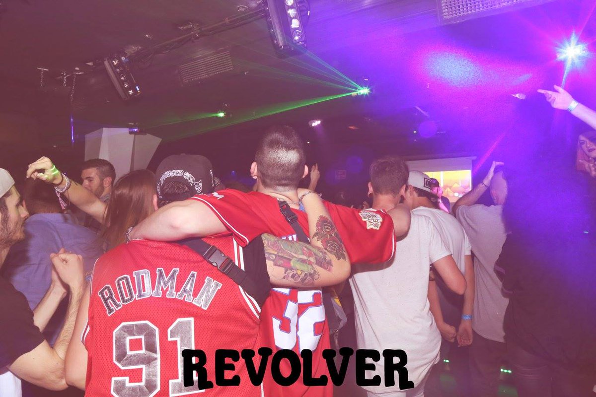 LuisoDnB's tweet photo. Ultima @RevolverClubAlc con mis panas <3 https://t.co/oSbEGqAREY